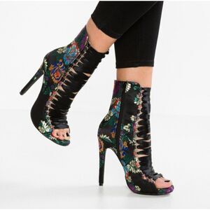 STEVE MADDEN Fuego Ribbon Lace Up, Zipper Asian Embroidered Booties, Sz 7